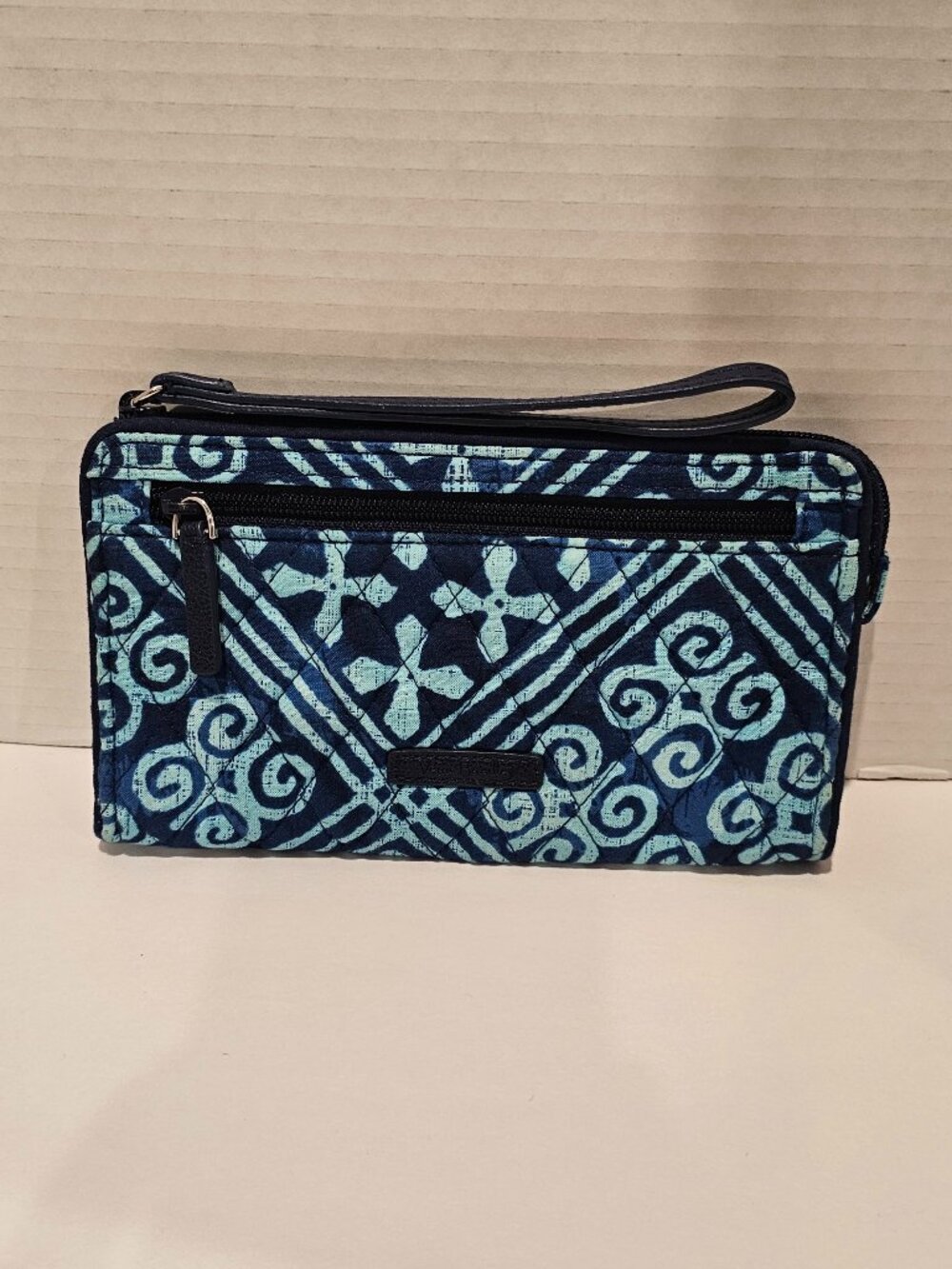 NWOT Vera Bradley RFID Front Zip Wristlet Cuban Tiles Blue Wallet Swirls Cubes